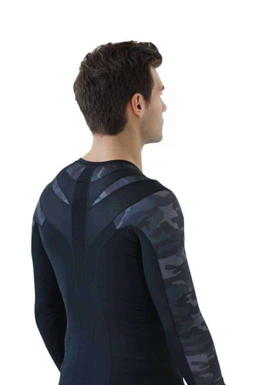 Intelliskin Foundation LS 2.0 i Camo set fra bagfra i studio