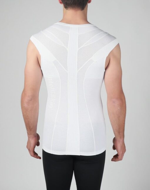 Intelliskin GolfPro holdningskorrigerende tank - Essential GolfPro i hvid set bagfra i studio