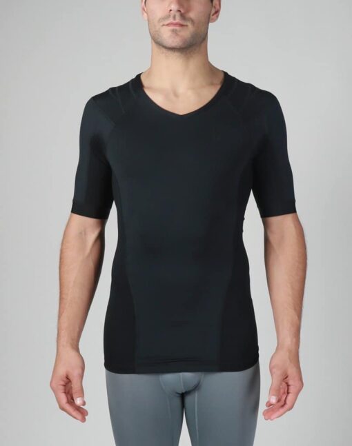 Intelliskin holdningskorrigerende t-shirt - Foundation Pro i sort set forfra i studio