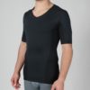 Intelliskin holdningskorrigerende t-shirt - Foundation Pro i sort set skråt forfra i studio