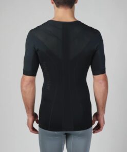 Intelliskin holdningskorrigerende t-shirt - Foundation Pro i sort set bagfra i studio