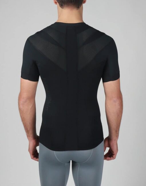 Intelliskin holdningskorrigerende t-shirt løs - AirStream i sort set bagfra i studio